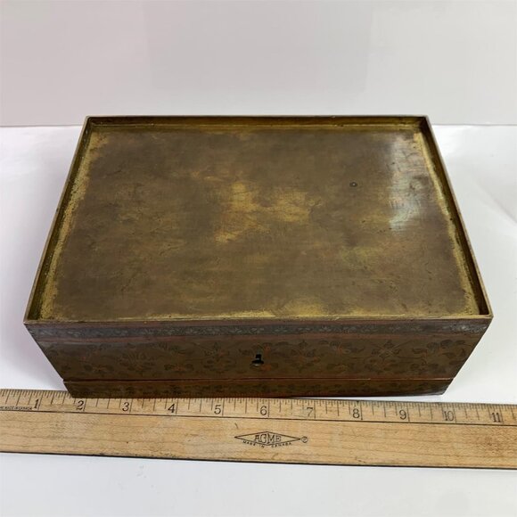 Vintage French Brass Jewelry/Storage Box Lined With Velvet- Beautiful Details! - Picture 9 of 9